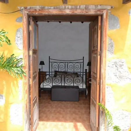 Traditional Canarian Country House לינה וארוחת בוקר 2*